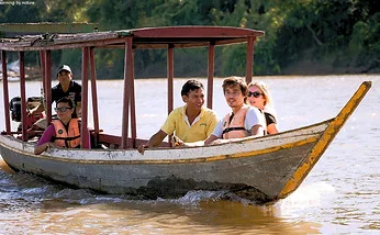 Boat to 4000 islands
